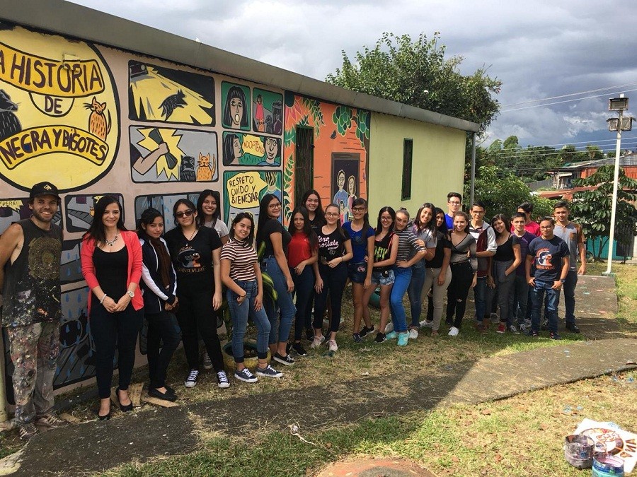 Estudiantes Colegio Aurora de Alajuelita. Proyecto MURAL