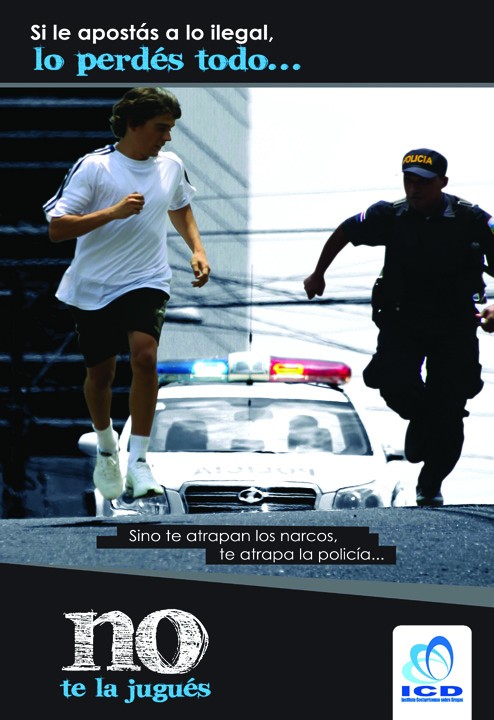 Afiche de muchacho corriendo perseguido por policía.